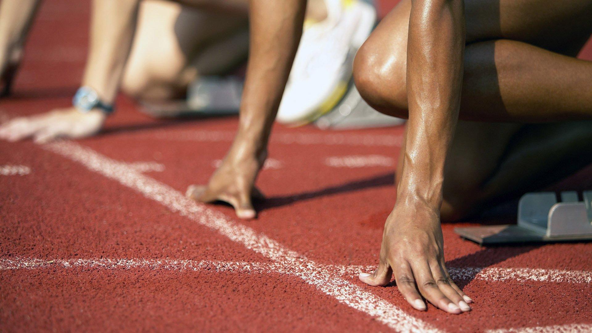 中国冰壶队世锦赛首战告捷 新锐组合力克卫冕冠军