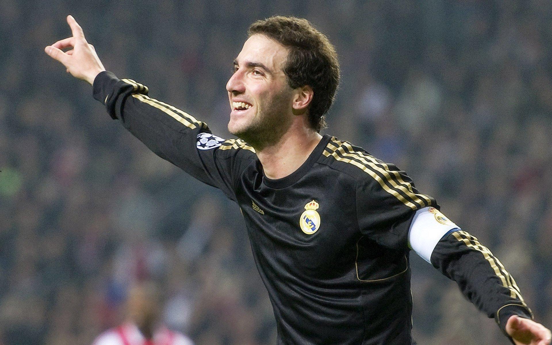 百米飞人巅峰对决 新星闪耀破纪录